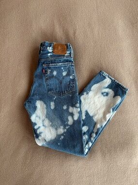 Bleach Splattered Levi’s Wedgie Jeans